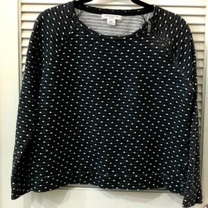 Shoulder ZIPPER LIZ CLAIBORNE Petite Top. Dotted all over sweatshirt-style top.